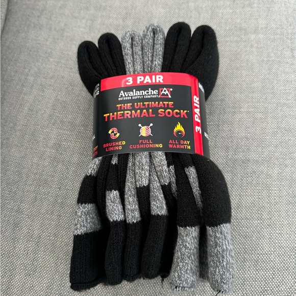 Avalanche 3 Pair Ultimate Thermal Crew Socks NWT - Picture 1 of 3